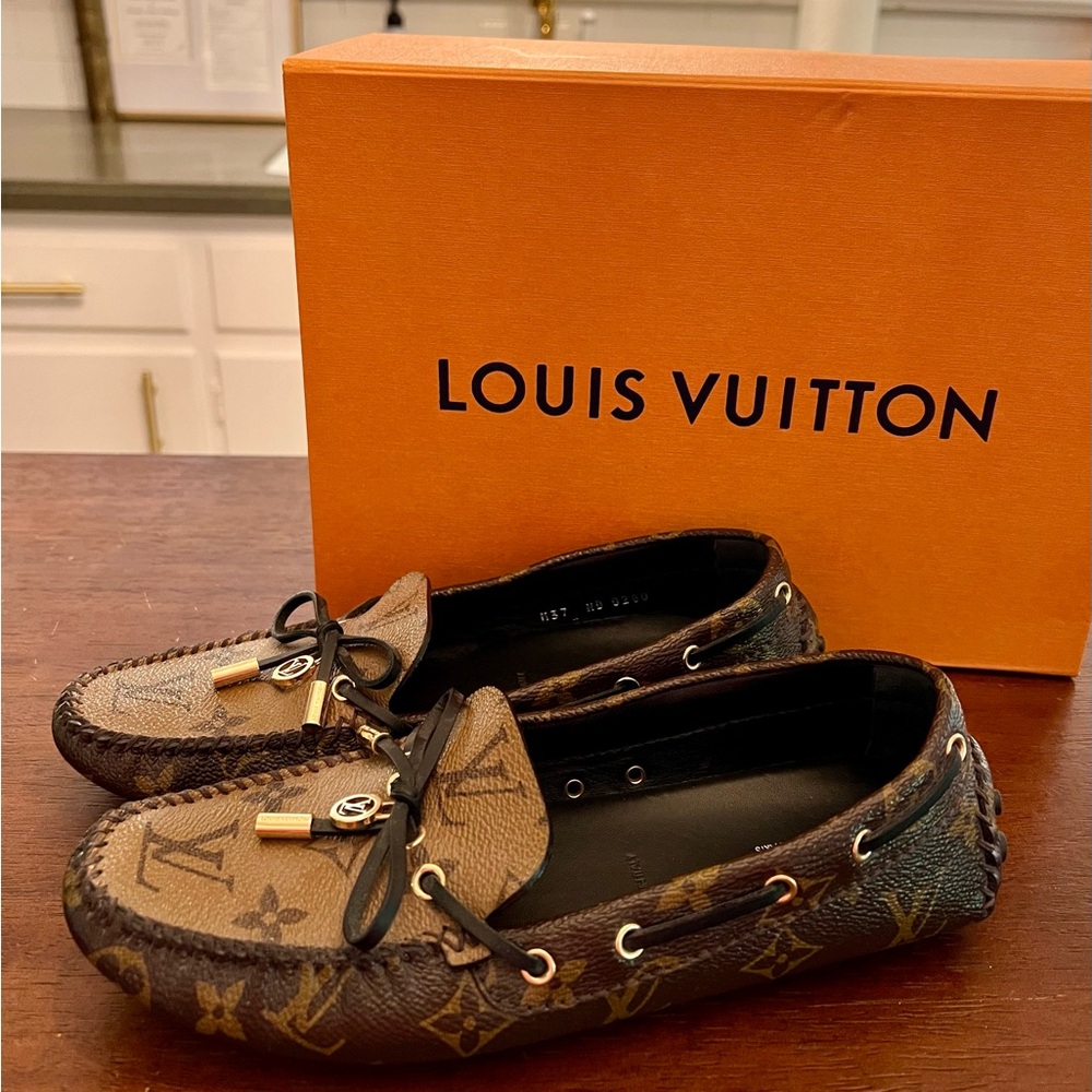 Authentic Louis Vuitton Loafers. Size 37.